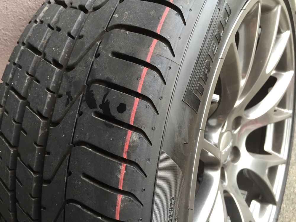 new-pirelli-tyres-removal-of-red-line-on-the-tread-dodge-challenger